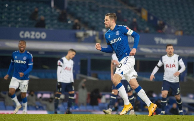 港队在面对 港队在面对